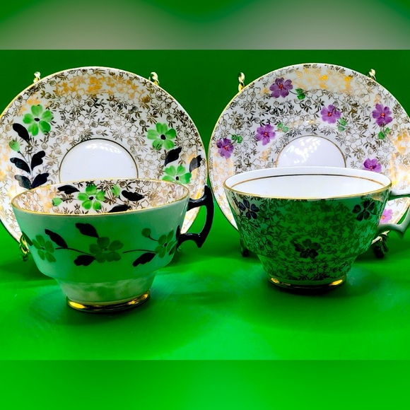 Pair of Phoenix TF&S Ltd. Gold Chintz Patterned Bone China Teacup and Saucers. - Picture 1 of 11